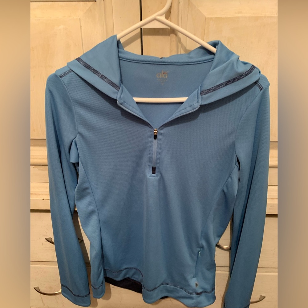 Women’s alo workout shirt